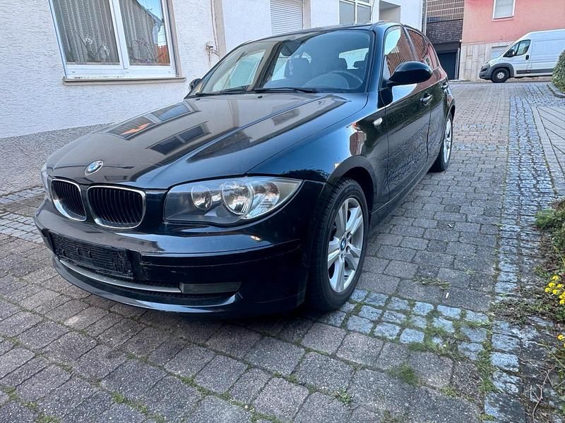 Gebraucht BMW 120 150 PS (110 kW) 2009 Schwarz Kleinwagen