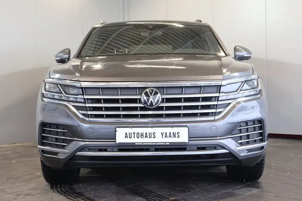 Gebraucht VW Touareg 286 PS (210 kW) 2023 Grau SUV