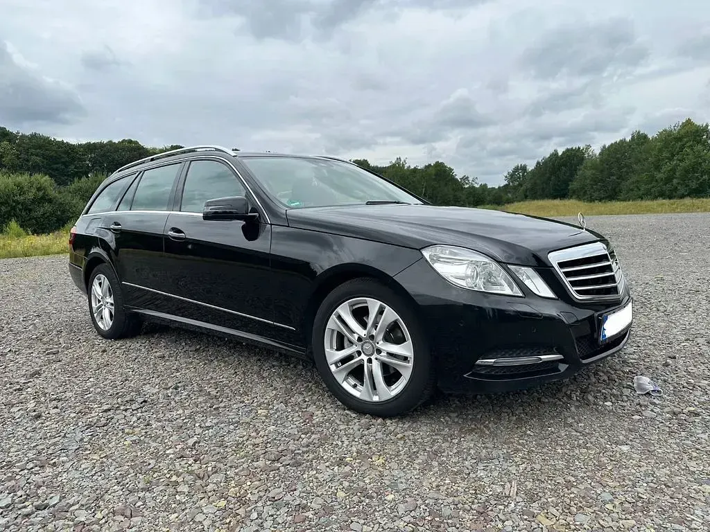 Gebraucht Mercedes E200 Elegance 184 PS (135 kW) 2013 Schwarz Limousine
