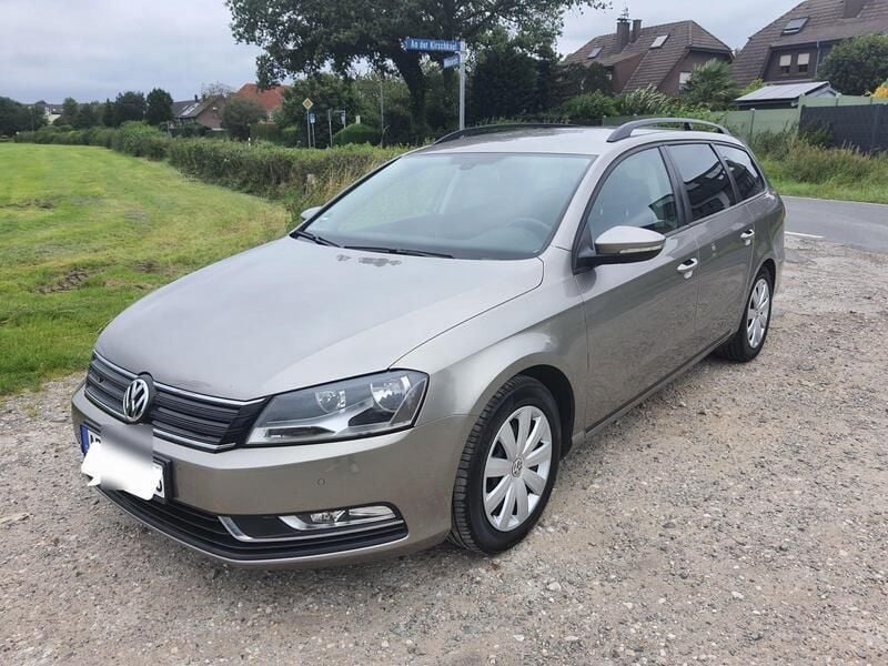 Braun Gebraucht 2013 VW Passat Kombi | 5.450 € (Superpreis) - Bild 1/4