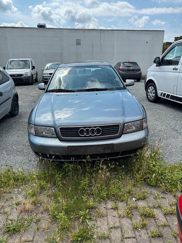 Grau Gebraucht 1997 Audi A4 Comfort Kombi | 1.090 € (Guter Preis) - Bild 1/4