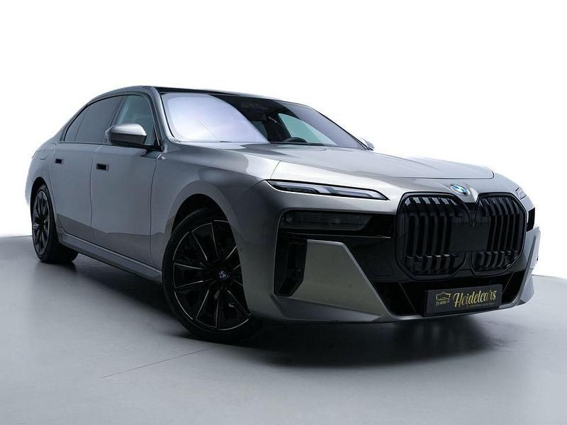 Grau Gebraucht 2023 BMW 740 M Sport Limousine | 79.990 € (Teuer) - Bild 1/4