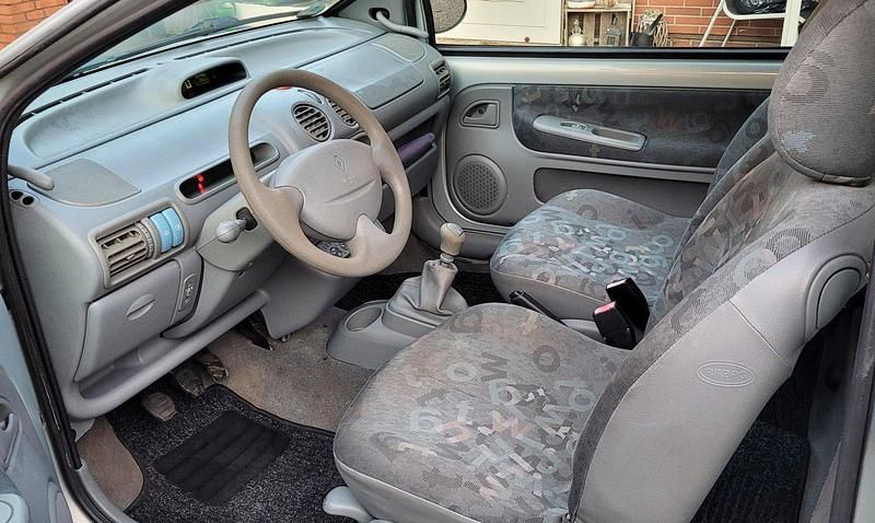 Gebraucht Renault Twingo 58 PS (42 kW) 2005 Silber Kleinwagen