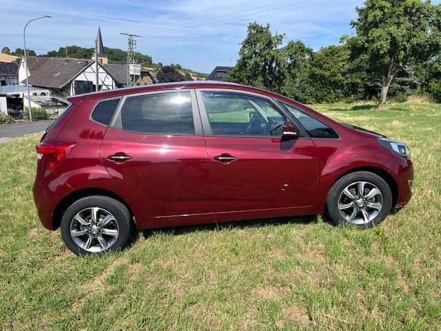 Rot Gebraucht 2016 Hyundai ix20 Style Van / Kleinbus | 9.000 € (Fairer Preis) - Bild 1/4