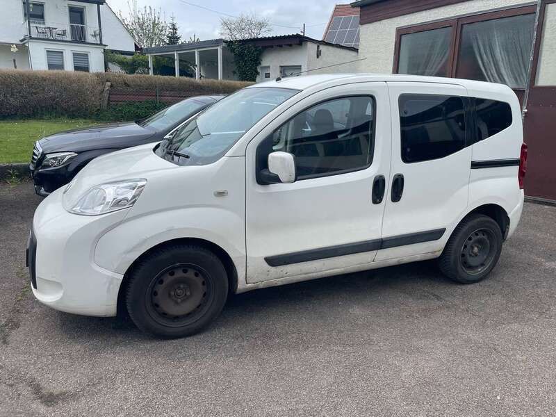 Weiß Gebraucht 2009 Fiat Qubo Trekking Van / Kleinbus | 1.490 € (Guter Preis) - Bild 1/4