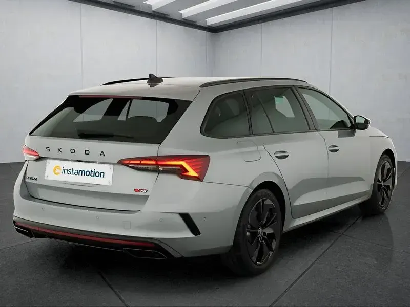 Neu Skoda Octavia RS 265 PS (194 kW) 2026 Silber Kombi