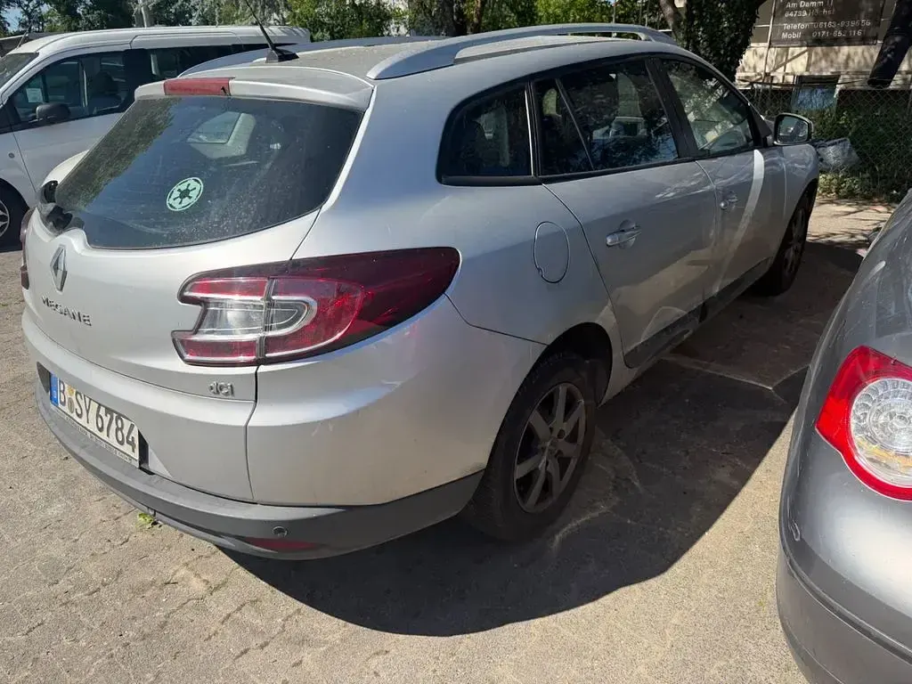 Occasion Renault Mégane Expression 106 ch (77 kW) 2011 Gris Berline