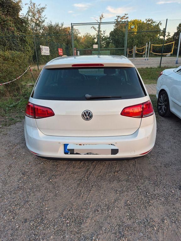 Weiß Gebraucht 2015 VW Golf VII Cup Limousine | 11.000 € (Guter Preis) - Bild 1/4