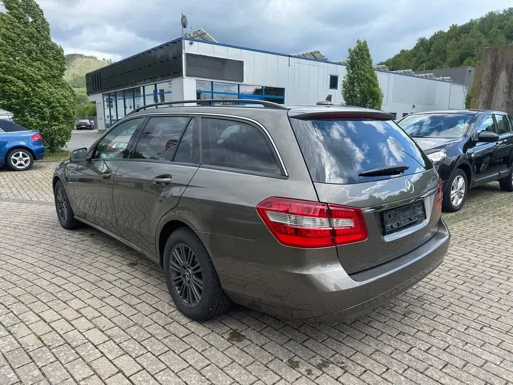 Second-hand Mercedes E300 204 CP (150 kW) 2011 Maro Break