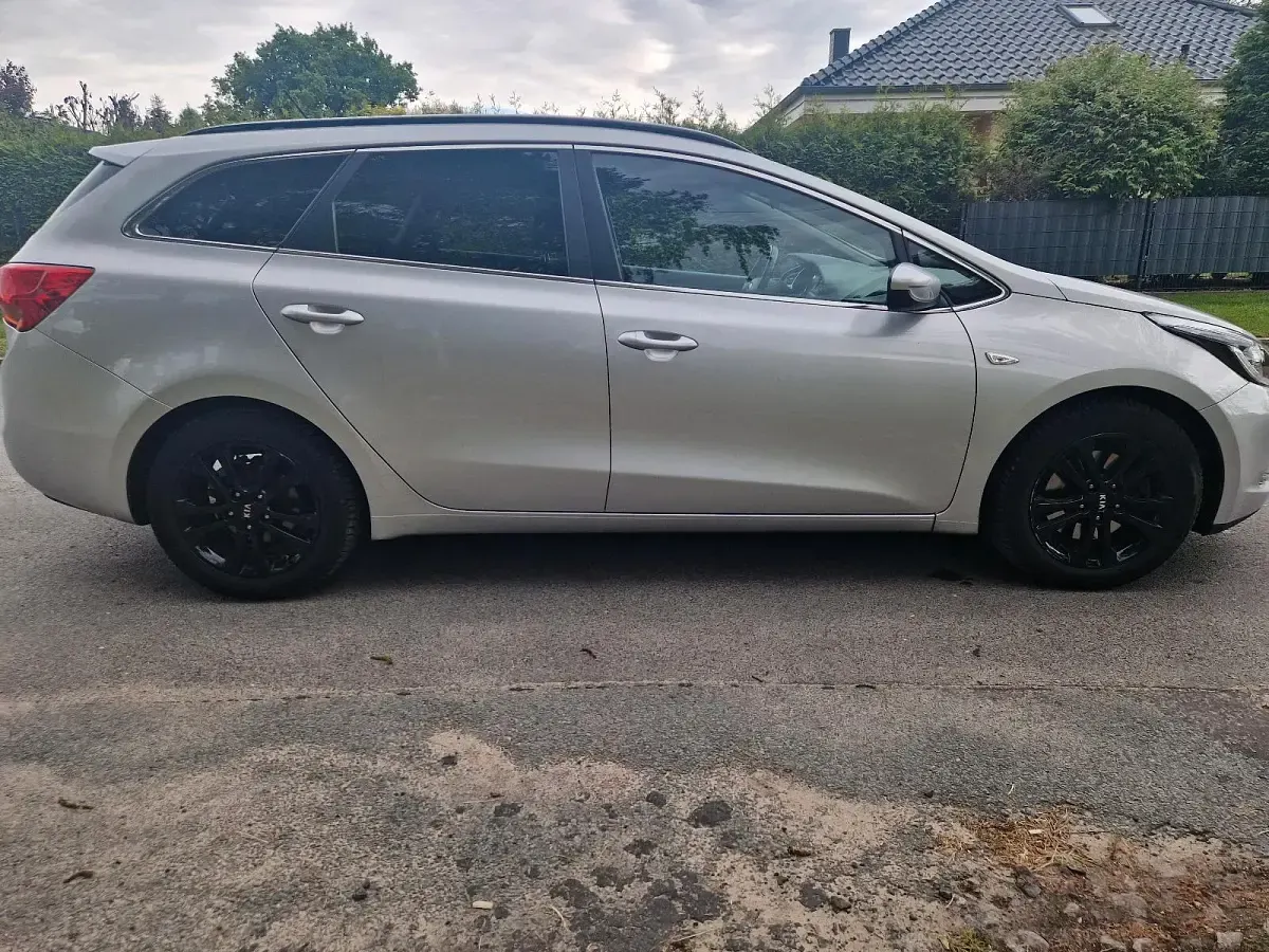 Gebraucht Kia Ceed 128 PS (94 kW) 2014 Silber Kleinwagen
