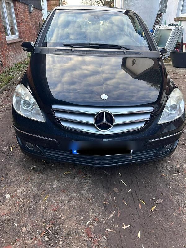 Schwarz Gebraucht 2005 Mercedes B200 Van / Kleinbus | 3.950 € (Fairer Preis) - Bild 1/4
