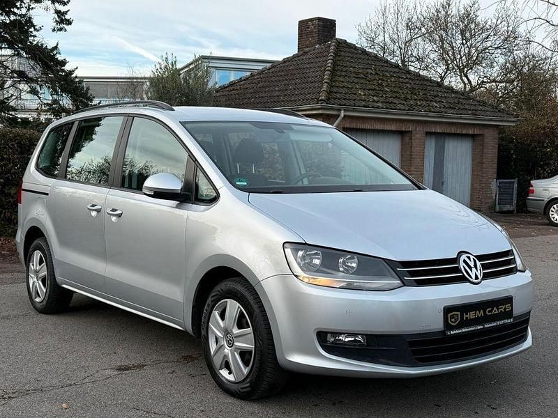 Silber Gebraucht 2011 VW Sharan Trendline Van / Kleinbus | 7.999 € (Guter Preis) - Bild 1/4