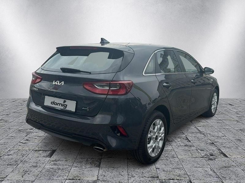 Neu Kia Ceed Vision 140 PS (102 kW) 2025 Penta metal met. Kleinwagen