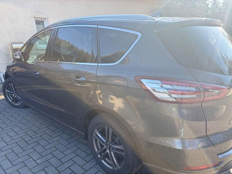 Gebraucht Ford S-MAX Titanium 190 PS (139 kW) 2020 Grau Van / Kleinbus