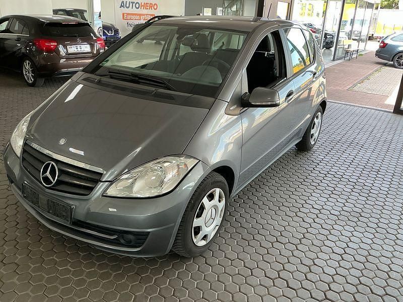 Grau Gebraucht 2011 Mercedes A160 Limousine | 5.900 € (Fairer Preis) - Bild 1/1