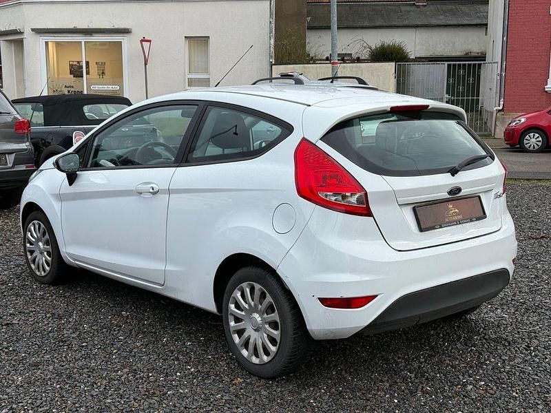 Gebraucht Ford Fiesta Trend 60 PS (44 kW) 2010 Weiß Kleinwagen