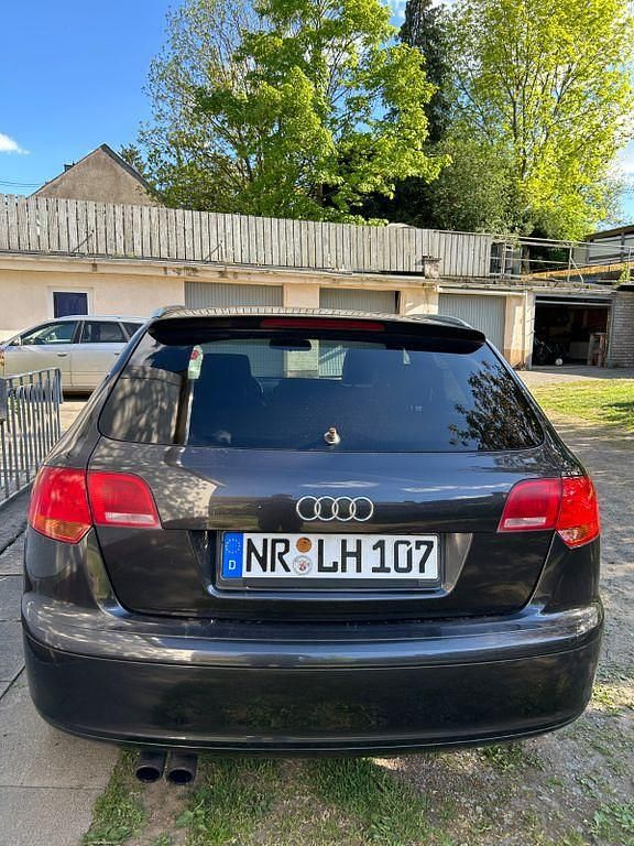 Grau Gebraucht 2007 Audi A3 Sportback S-Line Limousine | 2.899 € (Superpreis) - Bild 1/4
