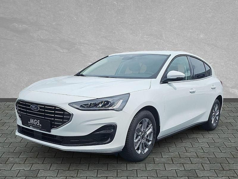 Neu Ford Focus Titanium 155 PS (114 kW) 2025 Frozen white Limousine