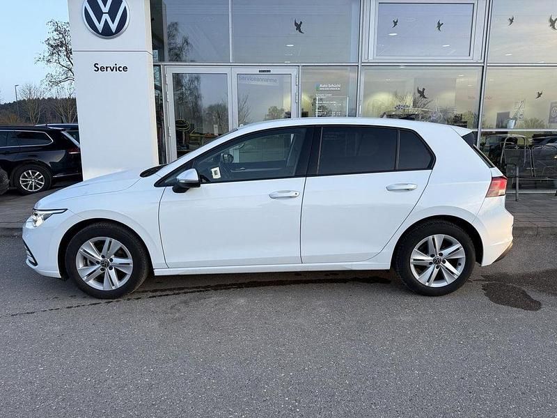 Gebraucht VW Golf VIII Active 131 PS (96 kW) 2023 Weiß Limousine