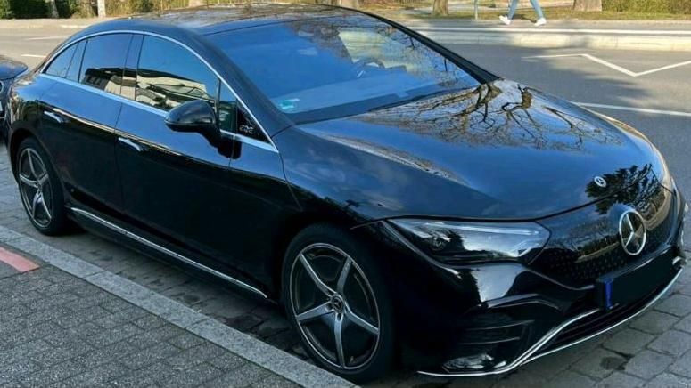 Schwarz Gebraucht 2022 Mercedes EQE350 AMG line Limousine | 54.000 € (Teuer) - Bild 1/4
