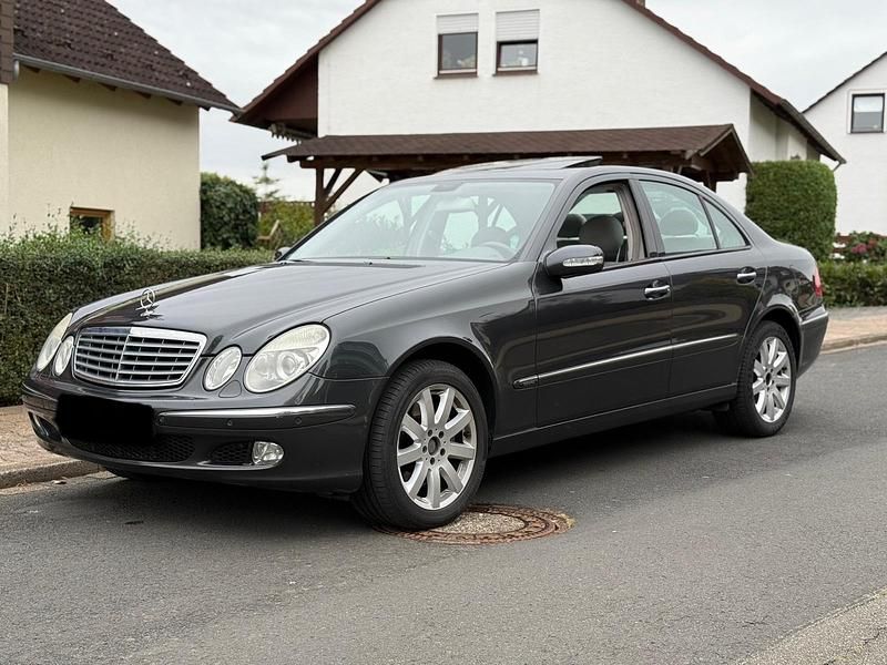 Grau Gebraucht 2002 Mercedes E500 Limousine | 7.999 € (Guter Preis) - Bild 1/4