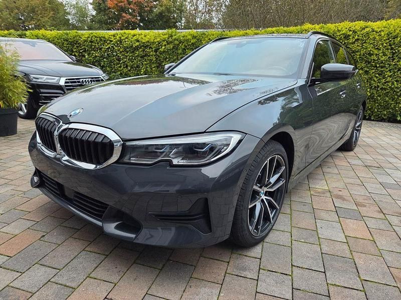 Grau Gebraucht 2022 BMW 320 Performance Limousine | 25.699 € (Guter Preis) - Bild 1/4