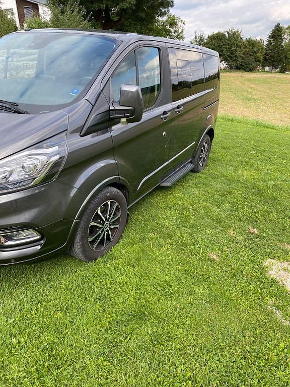 Grau Gebraucht 2019 Ford Tourneo Custom Titanium Van | 27.999 € (Guter Preis) - Bild 1/4