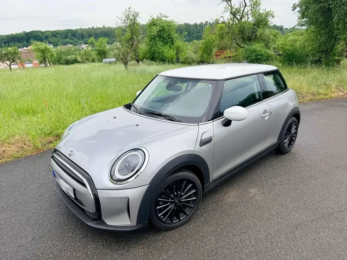 Gebraucht Mini Cooper Essential 136 PS (100 kW) 2022 Melting silver metallic Kleinwagen