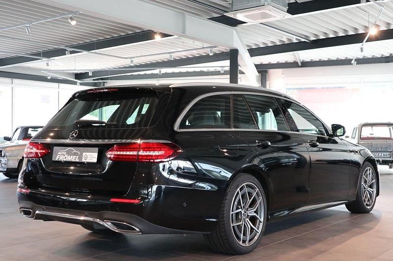 Gebraucht Mercedes E200 AMG 160 PS (117 kW) 2022 Schwarz Kombi