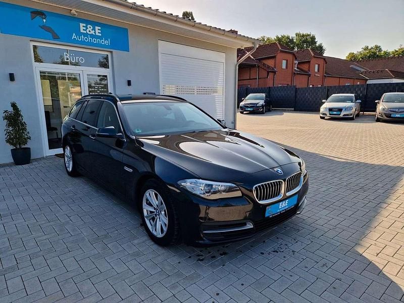 Saphirschwarz Gebraucht 2015 BMW 520 Kombi | 15.790 € (Fairer Preis) - Bild 1/4