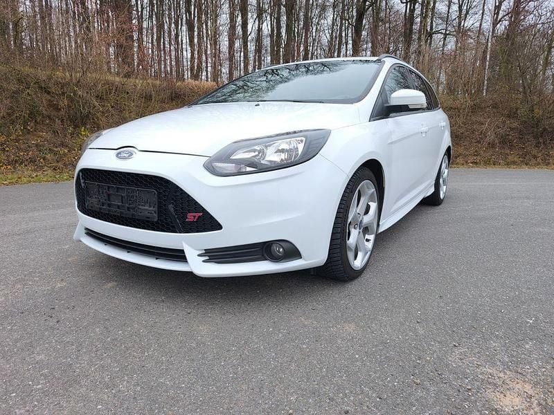 Gebraucht Ford Focus ST 250 PS (183 kW) 2014 Weiß Limousine