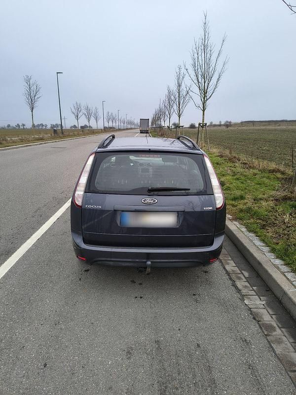 Gebraucht Ford Focus 109 PS (80 kW) 2011 Grau Kombi