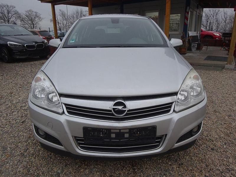 Gebraucht Opel Astra Edition 110 PS (80 kW) 2008 Silber Limousine