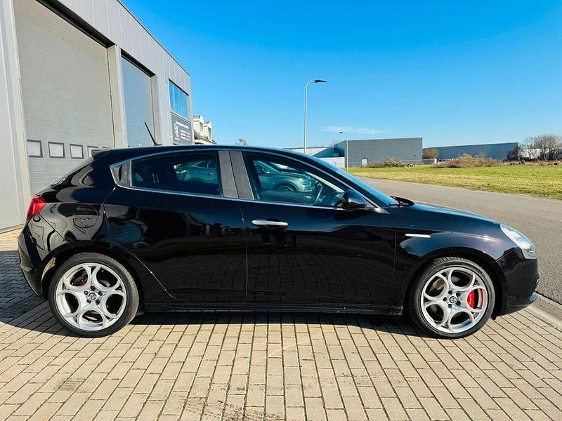 Gebraucht Alfa Romeo Giulietta Super 120 PS (88 kW) 2016 Schwarz Kleinwagen