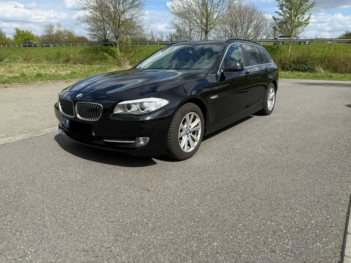 Gebraucht BMW 525 204 PS (150 kW) 2011 Schwarz Kombi