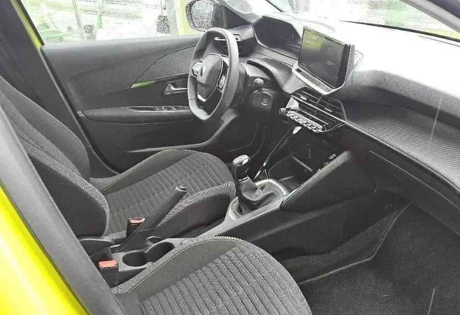 Gebraucht Peugeot 208 Active 75 PS (55 kW) 2024 Gelb Kleinwagen