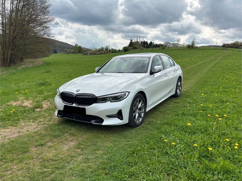 Weiß Gebraucht 2020 BMW 320 Efficient Dynamics Limousine | 31.300 € - Bild 1/4