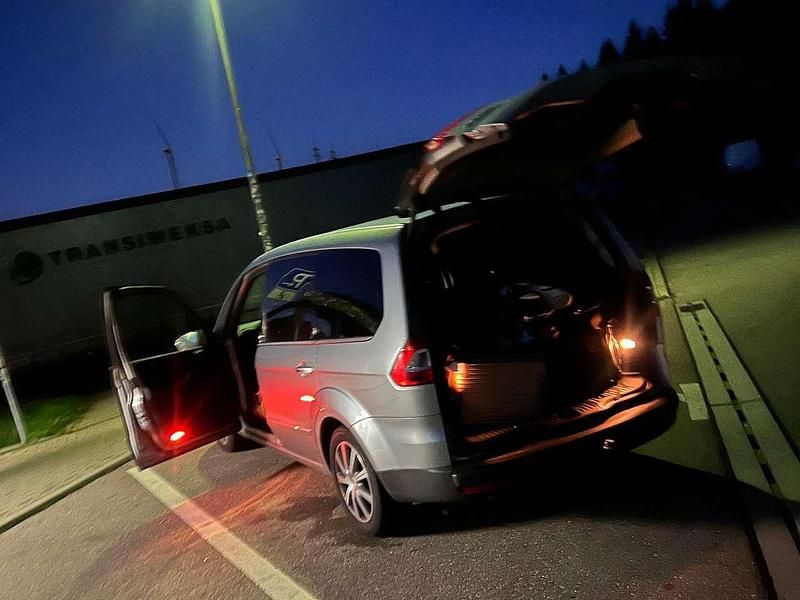 Gebraucht Ford Galaxy Ghia 140 PS (102 kW) 2007 Silber Van / Kleinbus