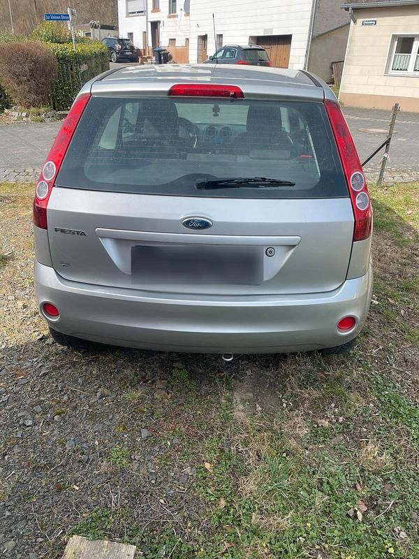 Gebraucht Ford Fiesta 60 PS (44 kW) 2007 Silber Kleinwagen