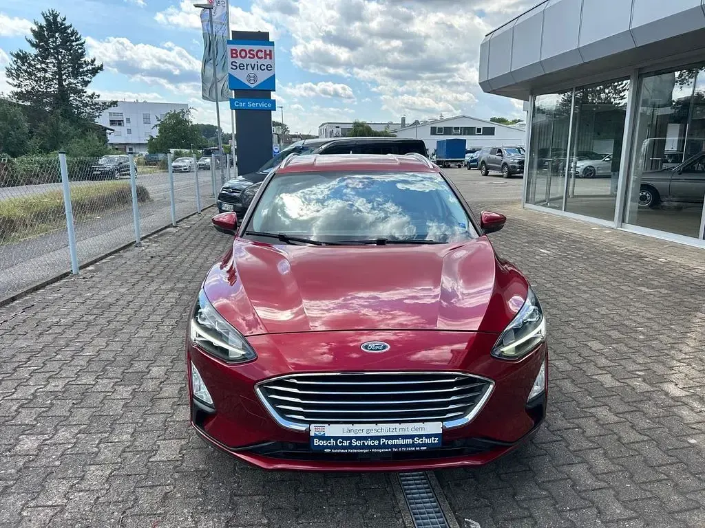 Gebraucht Ford Focus Titanium 150 PS (110 kW) 2019 Rot Limousine