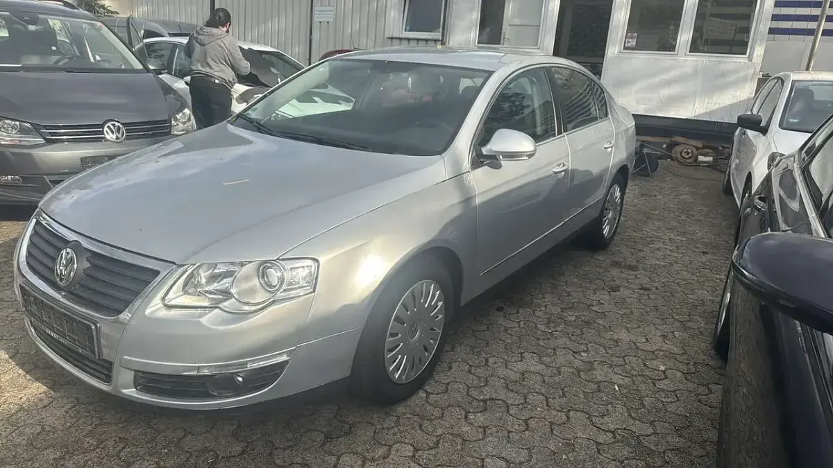 Gebraucht VW Passat Comfortline 116 PS (85 kW) 2006 Reflex silver metallic Limousine
