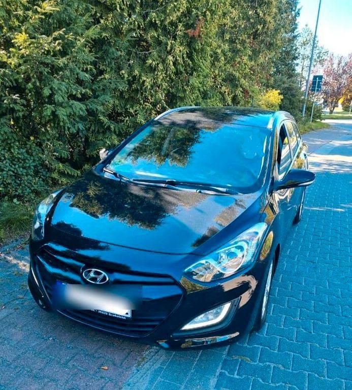 Gebraucht Hyundai i30 Trend 99 PS (72 kW) 2012 Schwarz Kombi