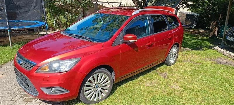 Rot Gebraucht 2010 Ford Focus Titanium Kombi | 2.500 € (Guter Preis) - Bild 1/4