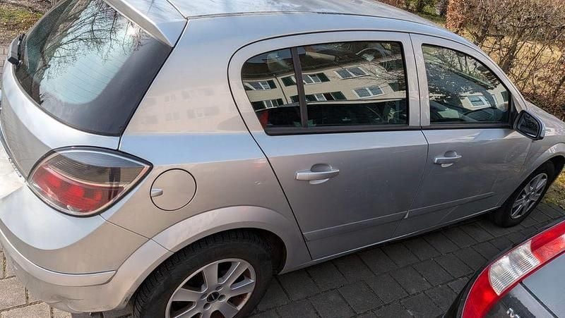 Gebraucht Opel Astra 105 PS (77 kW) 2007 Silber Limousine