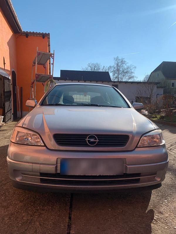 Gebraucht Opel Astra 90 PS (66 kW) 2000 Silber Limousine