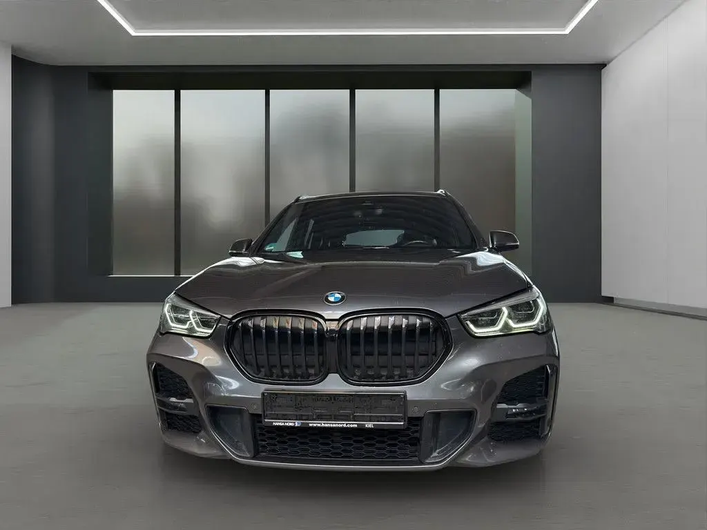 Gebraucht BMW X1 Performance 190 PS (139 kW) 2022 Grau / mineralgrau (metallic) SUV