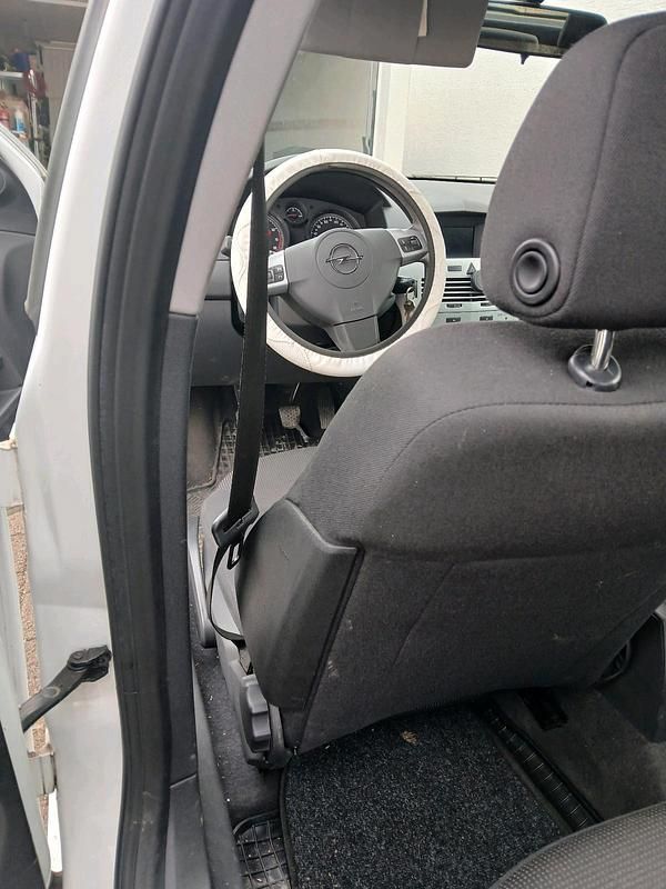 Gebraucht Opel Astra Edition 90 PS (66 kW) 2009 Weiß Kleinwagen