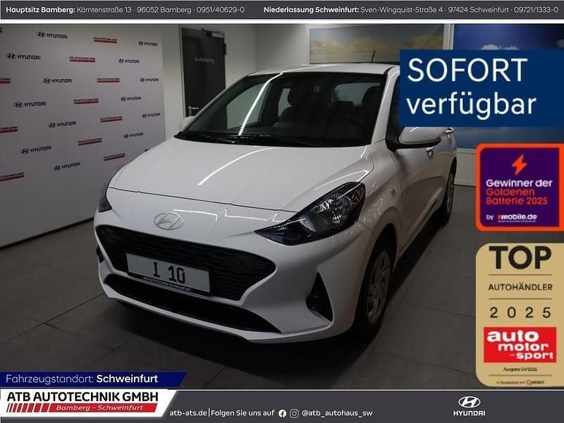 Sol (weiss Gebraucht 2024 Hyundai i10 Select Kleinwagen | 15.590 € (Fairer Preis) - Bild 1/4