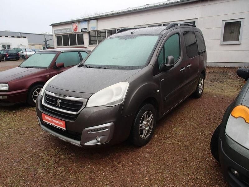 Gebraucht Peugeot Partner Tepee Allure 110 PS (80 kW) 2017 Moka Van / Kleinbus