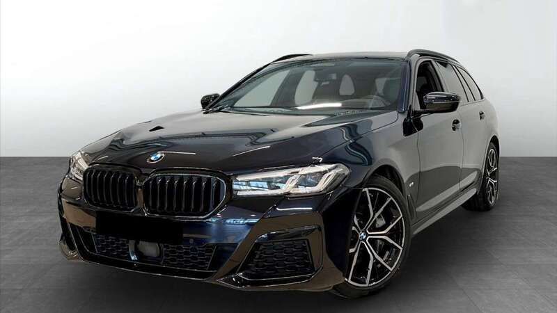 Carbonschwarz metallic Gebraucht 2024 BMW 540 M Sport Kombi | 63.665 € (Fairer Preis) - Bild 1/4